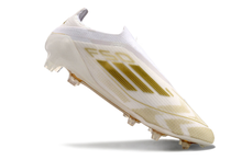 Carregar imagem no visualizador da galeria, Adidas F50 Elite Laceless FG - Branco Dourado
