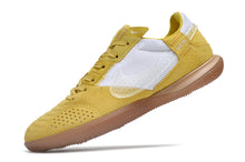 Carregar imagem no visualizador da galeria, Nike Street Gato Futsal - Dourado
