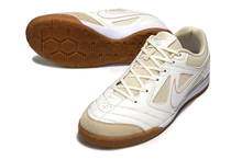 Carregar imagem no visualizador da galeria, Nike SB Gato Futsal - Branco Dourado
