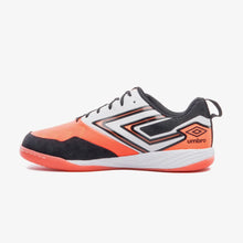 Carregar imagem no visualizador da galeria, Chuteira Futsal Umbro Pro 5 Bump Coral

