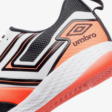 Carregar imagem no visualizador da galeria, Chuteira Futsal Umbro Pro 5 Bump Coral
