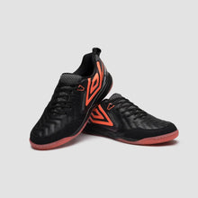 Carregar imagem no visualizador da galeria, Chuteira Futsal Umbro Pro5 Bump
