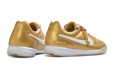 Carregar imagem no visualizador da galeria, Nike Tiempo Ronaldinho R10 Futsal - Dourado

