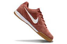 Carregar imagem no visualizador da galeria, Nike SB Gato Futsal
