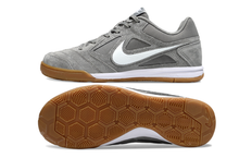 Carregar imagem no visualizador da galeria, Nike SB Gato Futsal - Cinza
