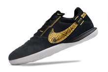 Carregar imagem no visualizador da galeria, Nike Street Gato Futsal - Preto Dourado
