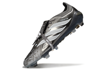 Carregar imagem no visualizador da galeria, Adidas Predator 26 Elite Tongue FG

