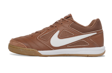 Carregar imagem no visualizador da galeria, Nike SB Gato Futsal - Marrom
