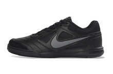 Carregar imagem no visualizador da galeria, Nike SB Gato Futsal - Black
