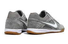 Carregar imagem no visualizador da galeria, Nike SB Gato Futsal - Cinza
