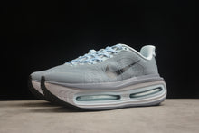 Carregar imagem no visualizador da galeria, NIKE VOMERO PREMIUM
