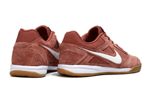 Carregar imagem no visualizador da galeria, Nike SB Gato Futsal
