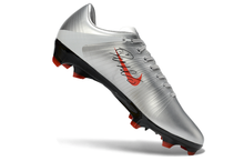 Carregar imagem no visualizador da galeria, Nike Mercurial Vapor Superfly Elite FG - Remake  Prata
