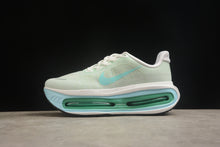 Carregar imagem no visualizador da galeria, NIKE VOMERO PREMIUM
