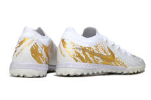 Carregar imagem no visualizador da galeria, Nike Phantom GX II Elite Society - Branco Dourado
