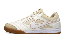 Carregar imagem no visualizador da galeria, Nike SB Gato Futsal - Branco Dourado
