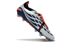 Carregar imagem no visualizador da galeria, Adidas Predator 26 Elite Tongue FG
