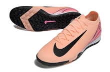 Carregar imagem no visualizador da galeria, Nike Air Zoom Mercurial Vapor 16 Elite TF - Rosa
