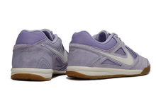 Carregar imagem no visualizador da galeria, Nike SB Gato Futsal - Roxo

