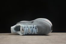 Carregar imagem no visualizador da galeria, NIKE VOMERO PREMIUM
