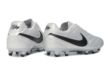Carregar imagem no visualizador da galeria, Nike Tiempo Ligera Pro FG - Prata

