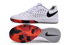 Carregar imagem no visualizador da galeria, Nike Feminina Lunar Gato II Futsal - Branco/vermelho
