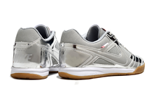 Carregar imagem no visualizador da galeria, Nike SB Gato Futsal - Prata
