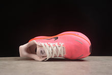 Carregar imagem no visualizador da galeria, NIKE VOMERO PREMIUM
