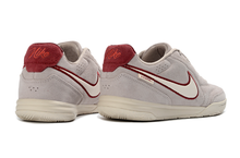 Carregar imagem no visualizador da galeria, Nike Tiempo Street Gato Futsal - Cinza Vermelho
