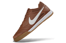 Carregar imagem no visualizador da galeria, Nike SB Gato Futsal - Marrom
