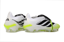 Carregar imagem no visualizador da galeria, Adidas Predator 26 Elite Tongue FG
