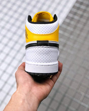 Carregar imagem no visualizador da galeria, Tênis Nike Air Jordan 1
