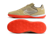 Carregar imagem no visualizador da galeria, Nike Street Gato Futsal - Dourado
