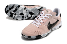 Carregar imagem no visualizador da galeria, Nike Street Gato Futsal - Rosa
