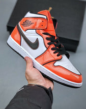 Carregar imagem no visualizador da galeria, Tênis Nike Air Jordan 1
