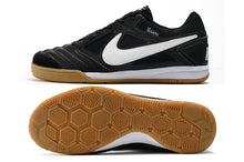 Carregar imagem no visualizador da galeria, Nike SB Gato Futsal - Preto Branco
