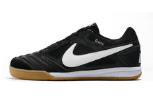 Carregar imagem no visualizador da galeria, Nike SB Gato Futsal - Preto Branco
