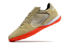 Carregar imagem no visualizador da galeria, Nike Street Gato Futsal - Dourado
