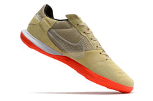 Carregar imagem no visualizador da galeria, Nike Street Gato Futsal - Dourado
