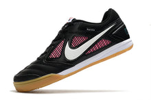 Carregar imagem no visualizador da galeria, Nike SB Gato Futsal - Preto Vermelho
